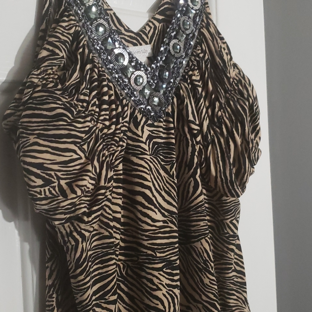 Top - Picture 2 of 9